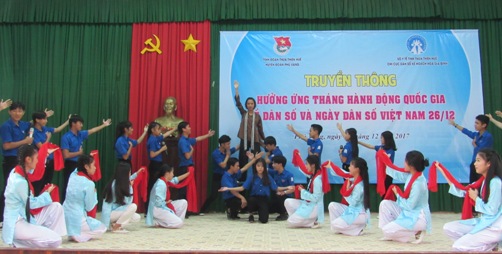  Văn nghệ Khai mạc của học sinh trưởng THPT Nguyễn Sinh Cung